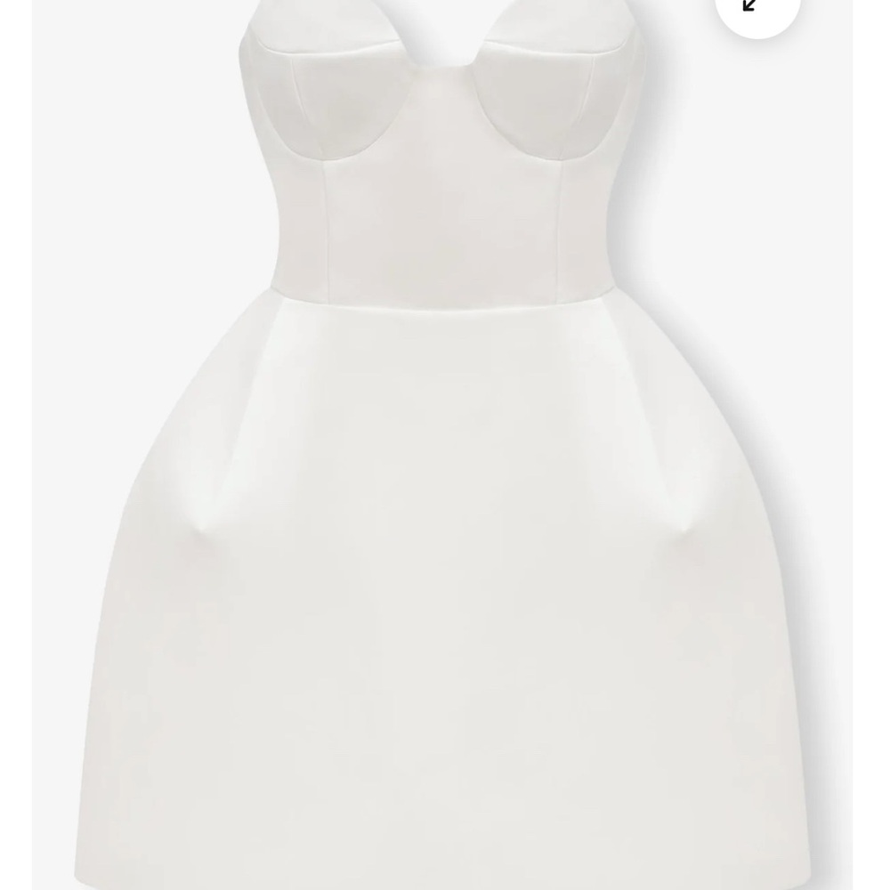 Elegant White Strapless Dress. NEW WITHOUT TAG.